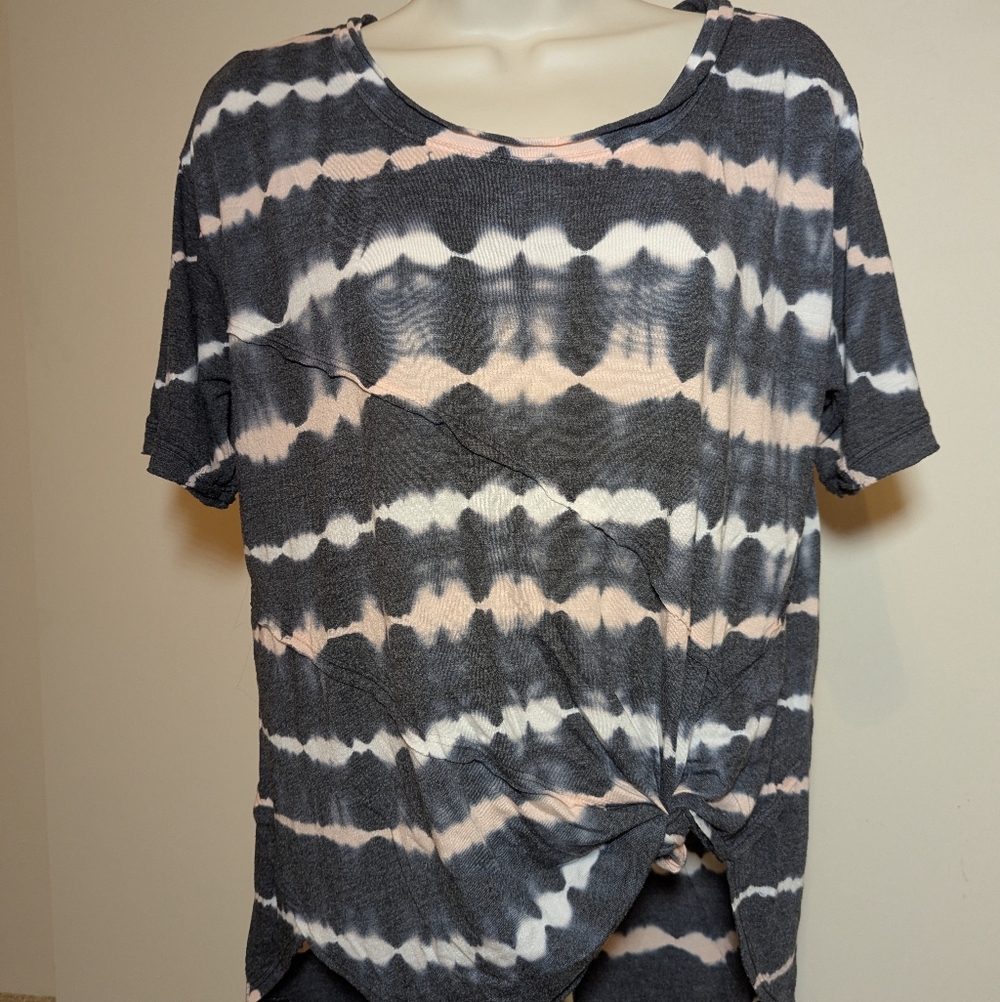 GreenTea Tie-Dye Knot Front Tee - Black and White